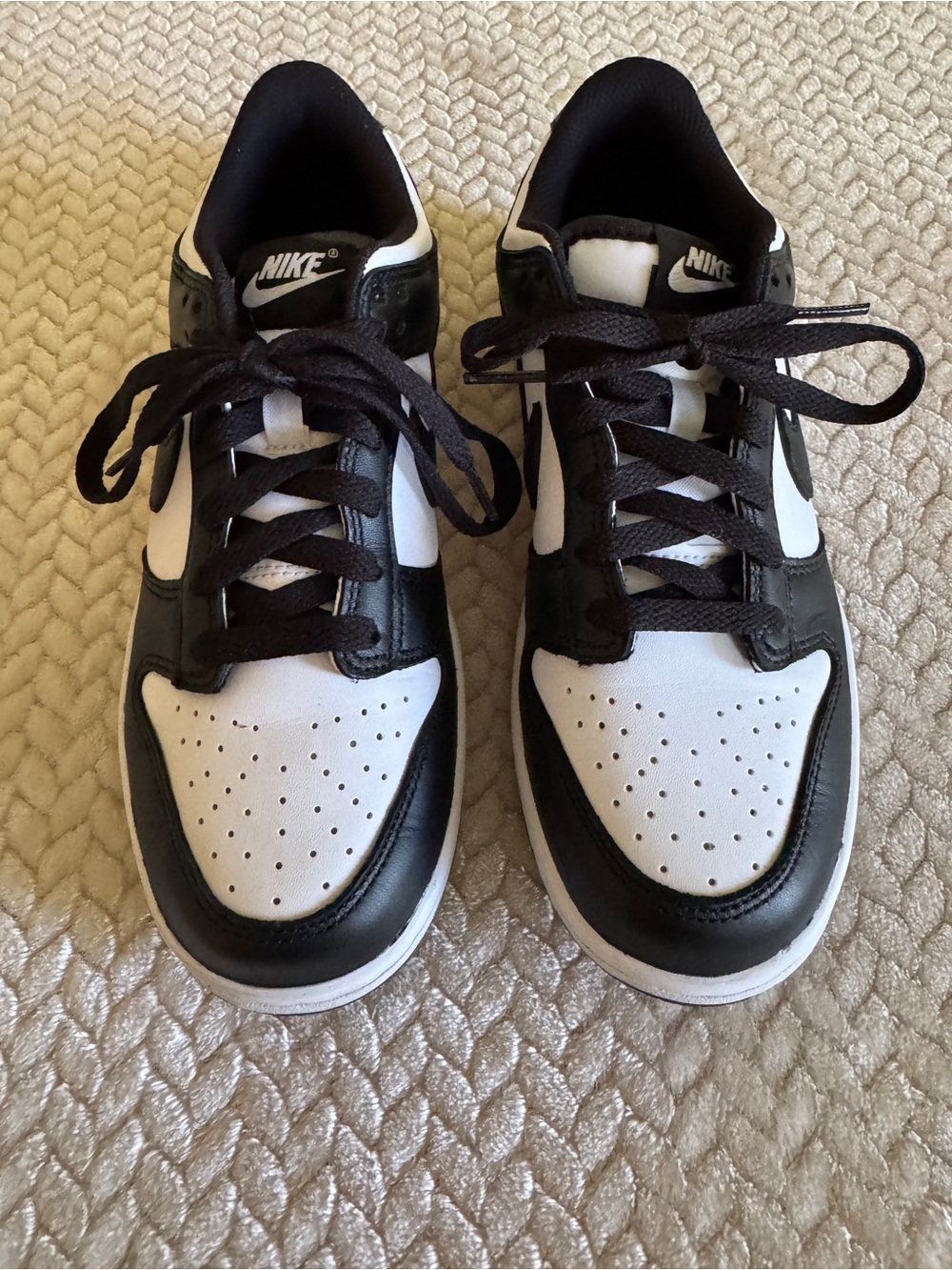 Boys Nike Dunk Black and White Low-Top Kids Sneakers Size 6 Like New Condition